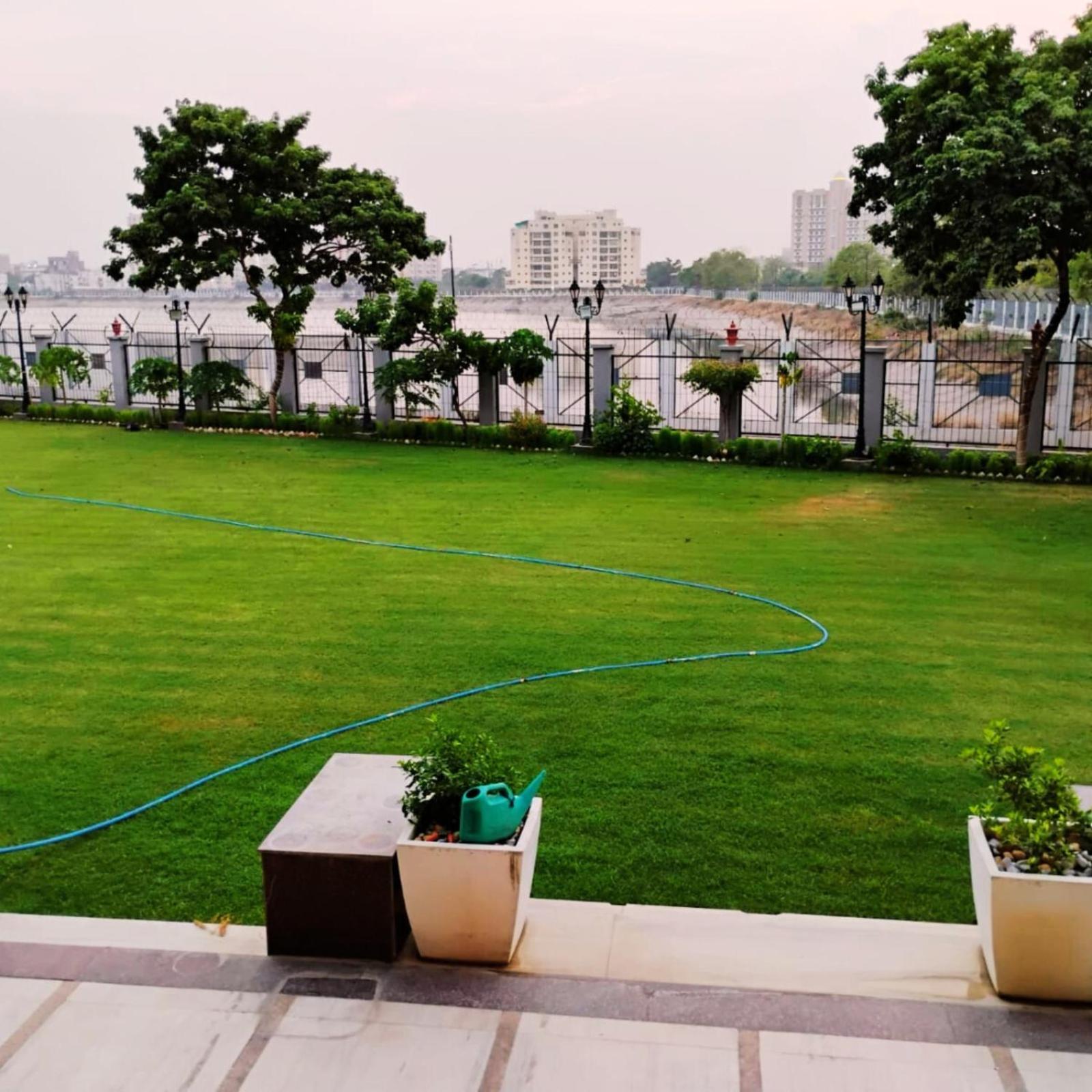 Hotel Lake View Grand Lucknow Exterior photo