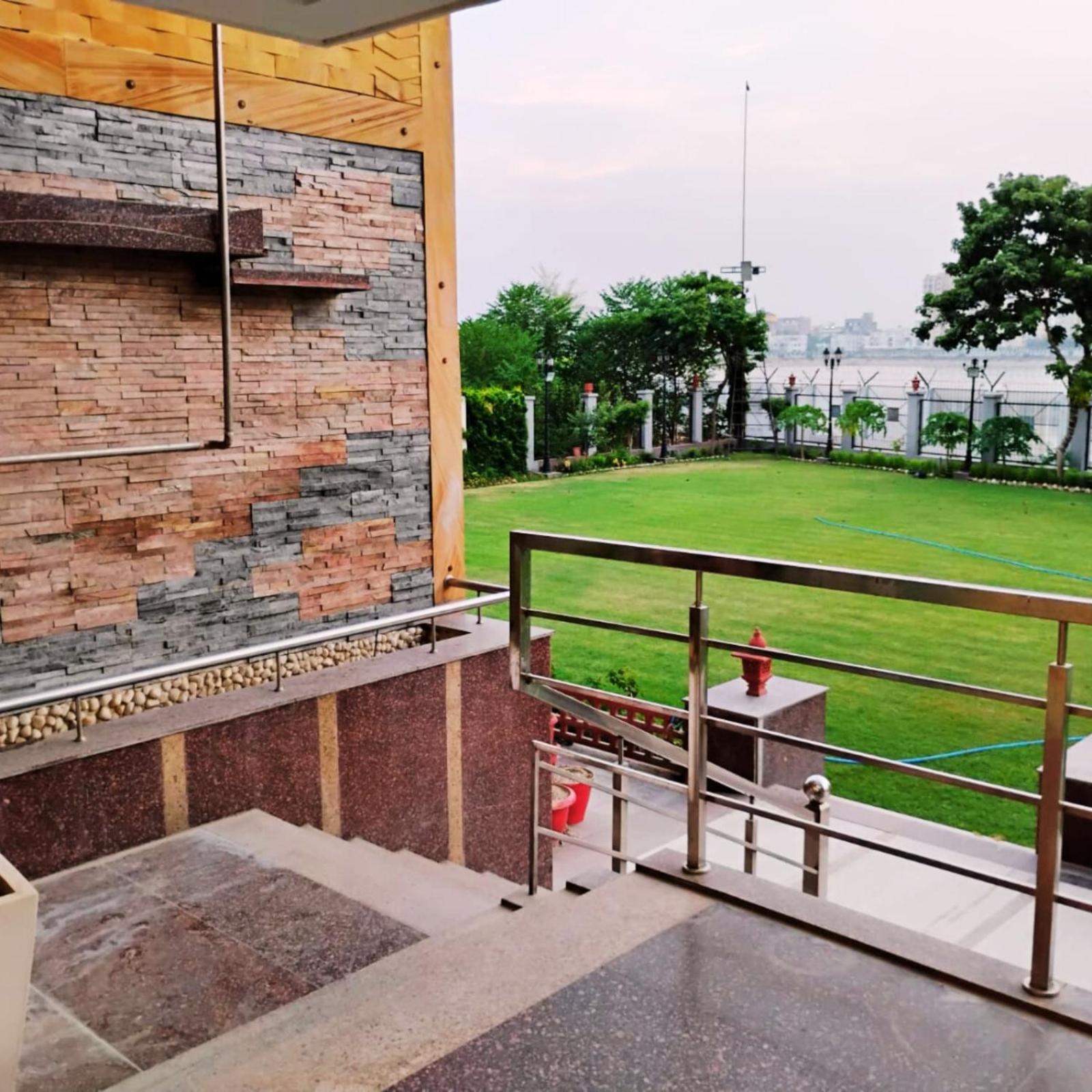 Hotel Lake View Grand Lucknow Exterior photo